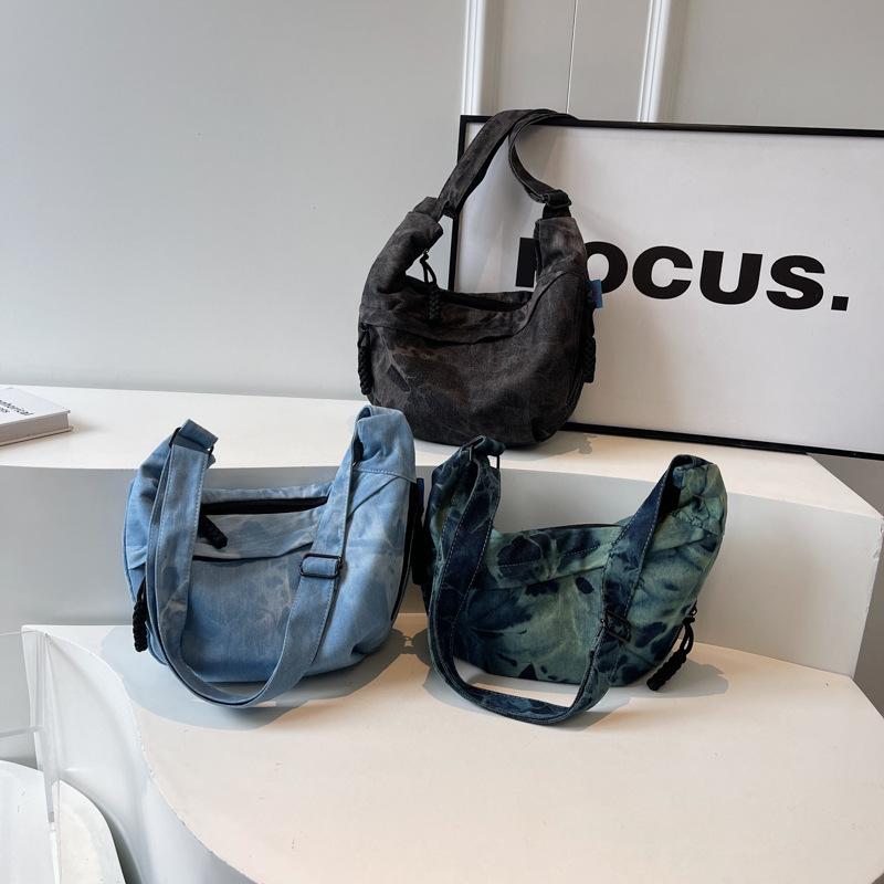 Damska torba na ramię typu Hobo na co dzień