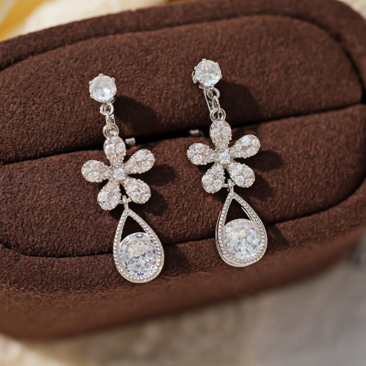 French Luxury Zirconia Flower Water Drop Ear Clip (No Piercing Required)