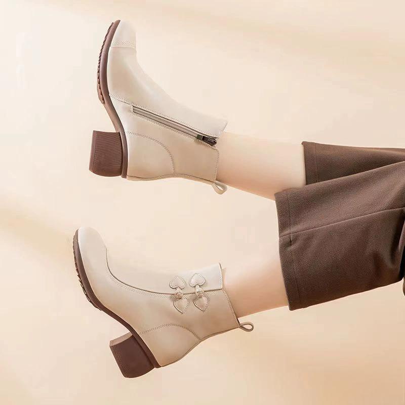 Genuine leather Spring and Autumn 2026 new mid heeled short boots retro round toe warm and comfortable women's shoes