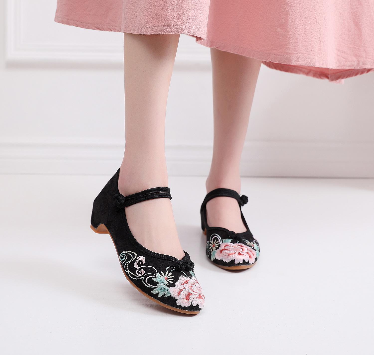 

Пекинские вышитые туфли-лодочки в ретро-стиле на среднем каблуке для ципао: Этническая обувь для танцев ханьфу с заостренными носками 37 чёрный