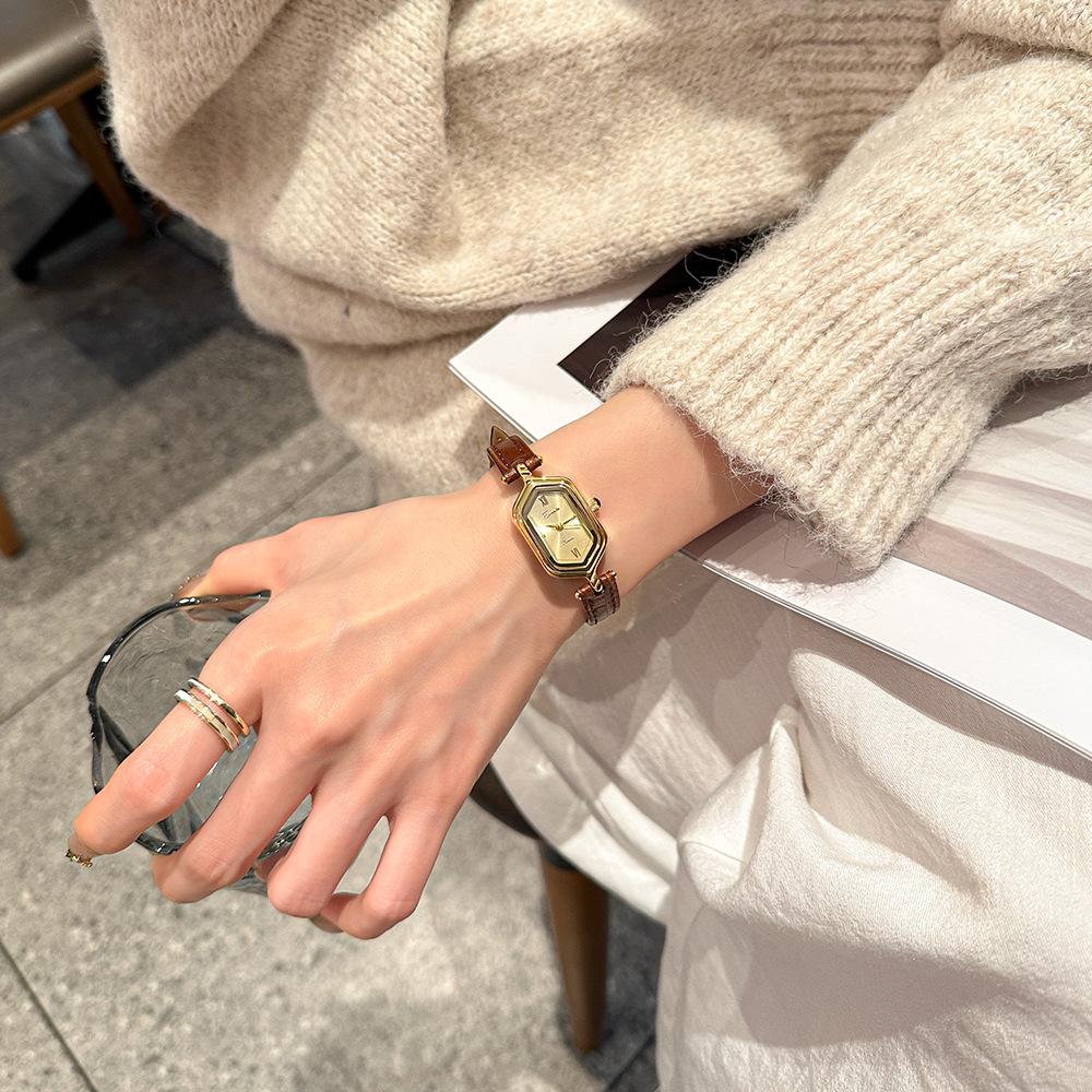 EAVANLIN Yiwenlin Ladies' Vintage Polygon Roman Numeral Watch