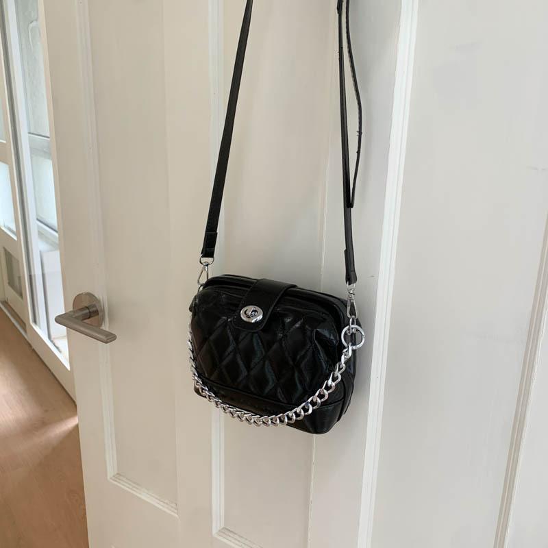 

Корейская версия модная ромбовидная сумка-тоут Xiaoxiangfeng женская 2025 лето новая универсальная маленькая квадратная сумка для поездок на работу 19*9*16 чёрный