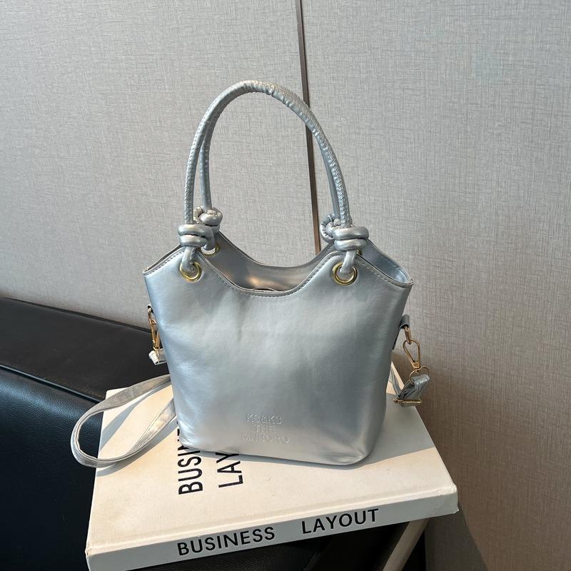 New Simple and Popular Small Bag Women's Summer Versatile Fashion Messenger Bag Casual Portable Bucket Bag