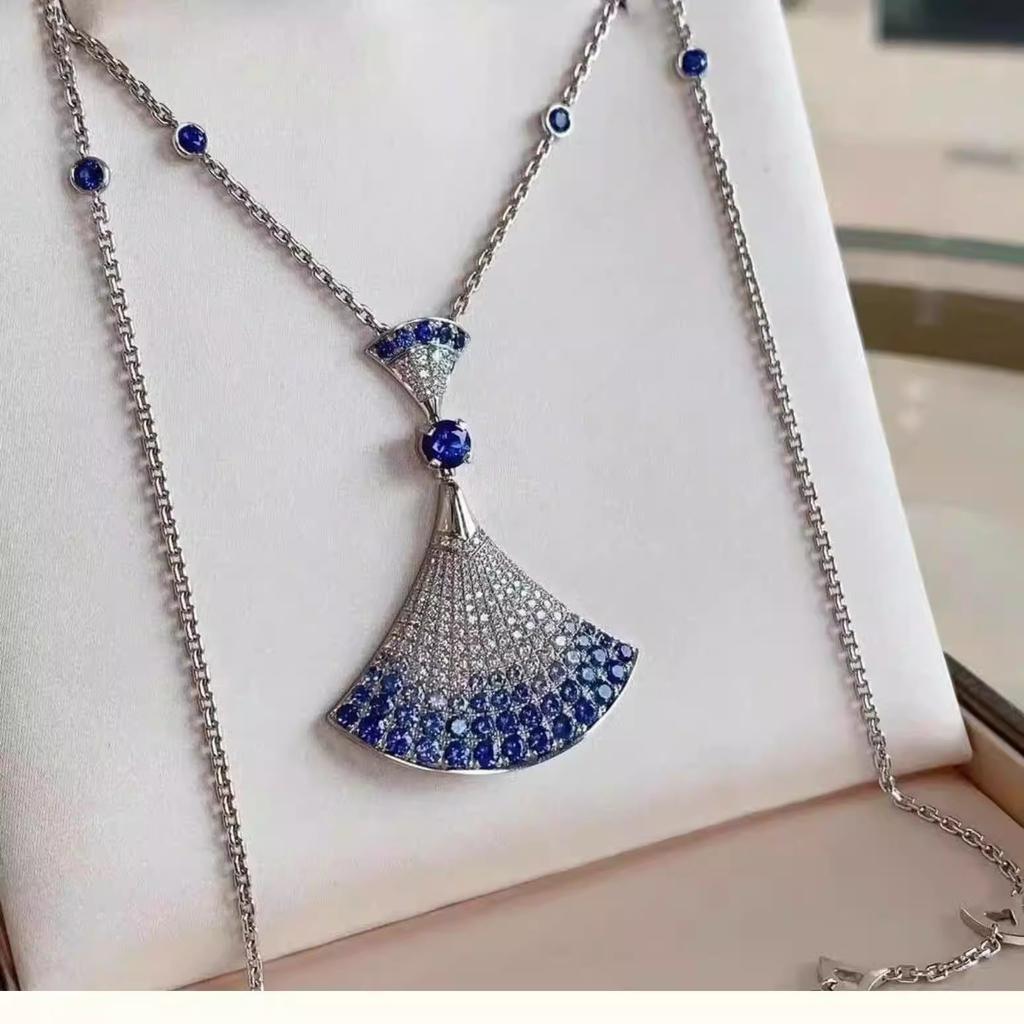 Fächerförmige Halskette, Schlüsselbein-Kette, Damen-Leichtluxus-Doppelrock, große weiße Schachbrettblume, exquisites und schlichtes Temperament,