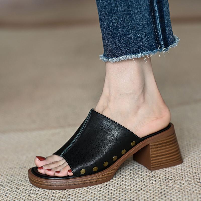 Summer2025 Fashion Thick-soled,Versatile,Thick-heeled,Anti-slip Outerwear Flip-flops,French Rivet High-heeled Women's Flip-flops