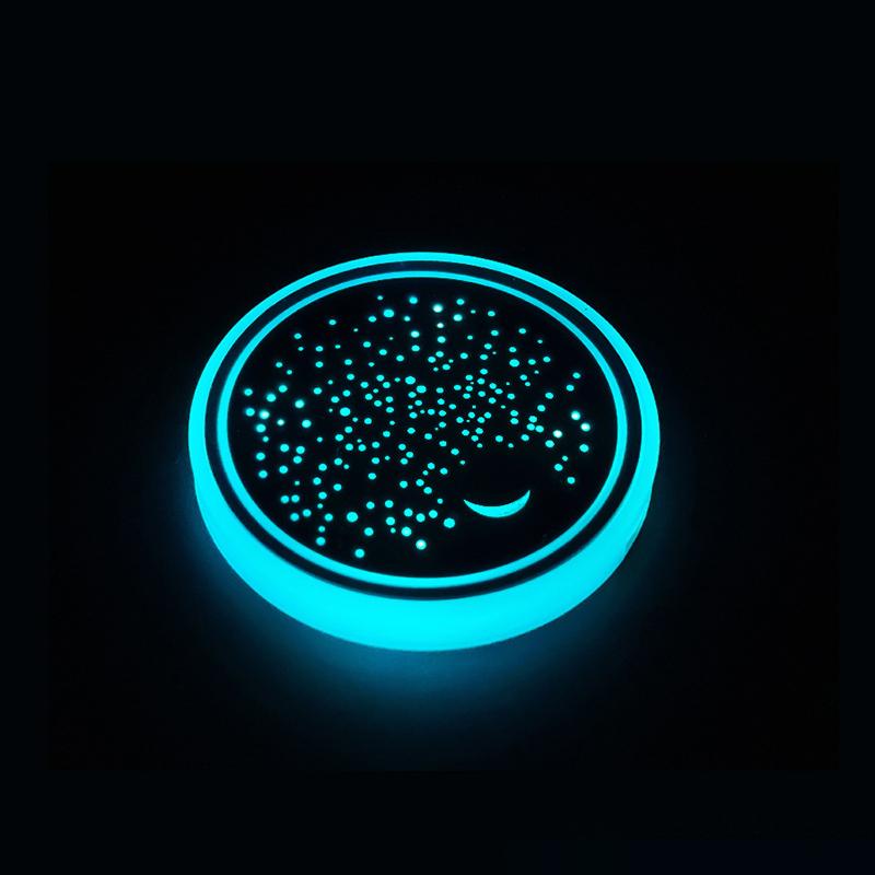 1 Stück Auto Tassenuntersetzer mit 7 Farben LED-Leuchten Getränkehalter Untersetzer Auto Leuchtender Wasseruntersetzer Universell für verschiedene Automodelle