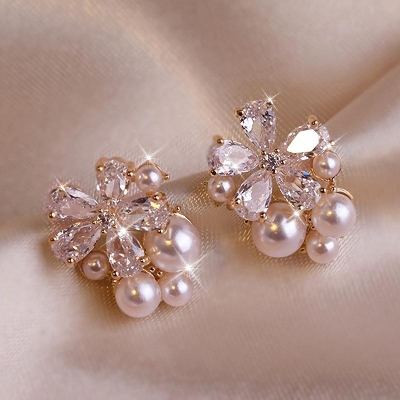 Stylish And Versatile Five-Petal Flower Stud Earrings, Small And Easy Imitation Pearl Earrings