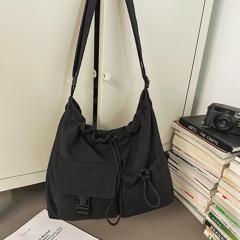 Large capacity nylon cloth tote bag women's new lightweight fashion sports and leisure shoulder messenger bag