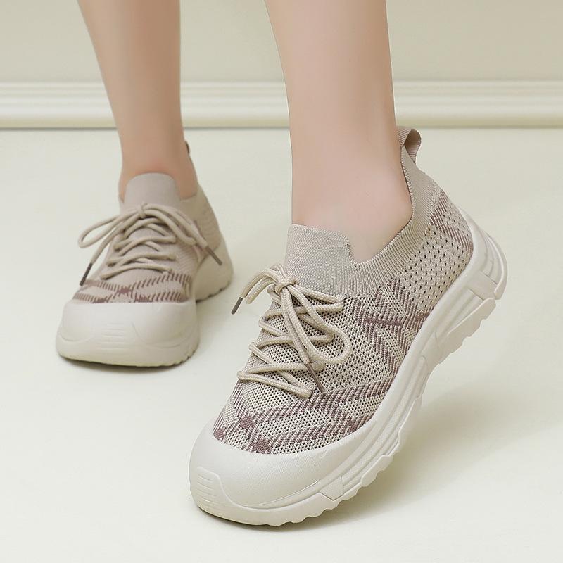 

2025 new women s leisure sports shoes comfortable and breathable fashion foreign trade soft bottom mesh lace-up shoes 42