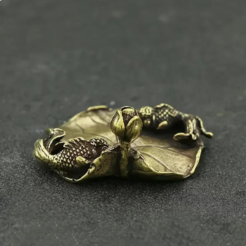 Vintage Brass Carp Lotus Leaf Micro Carved Ornament Creative Home Decoration Metal Lotus Leaf Fish Ornament Desktop Tea Pet