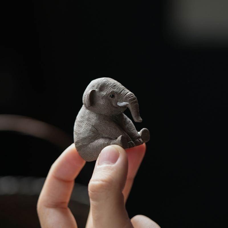 Handgefertigtes Sitzender Elefant Ornament Klein Tee Haustier Mini Süße Statue Zimmer Tee Tisch Dekorationen für Tee Liebhaber Freund