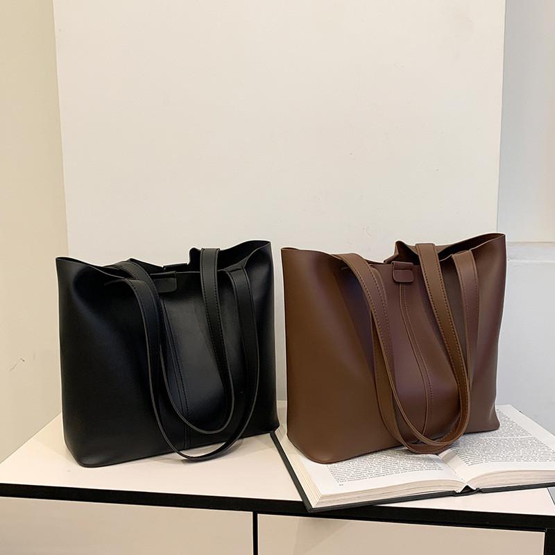 Spacious Elegant Two-tone Pu Tote Bag For Women With Stylish Stitching Details