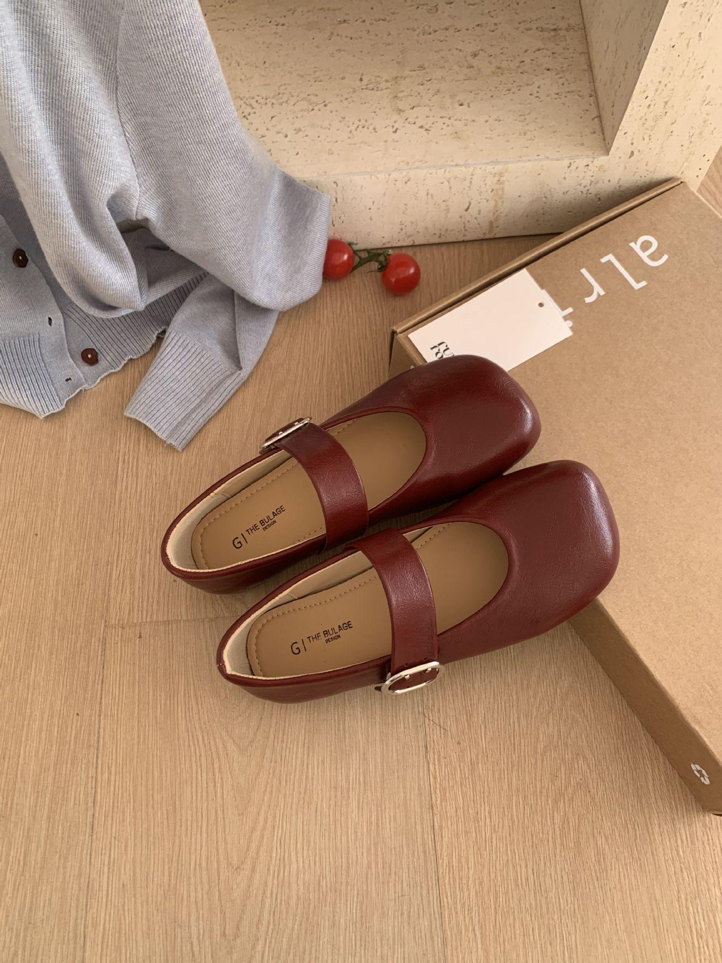 French Retro Square Head Mary Jane Shoes Women S One-Word Buckle Belt Casual Small Leather Shoes Not Tired Feet Soft Sole Mary Jane Single Shoes 35 красный