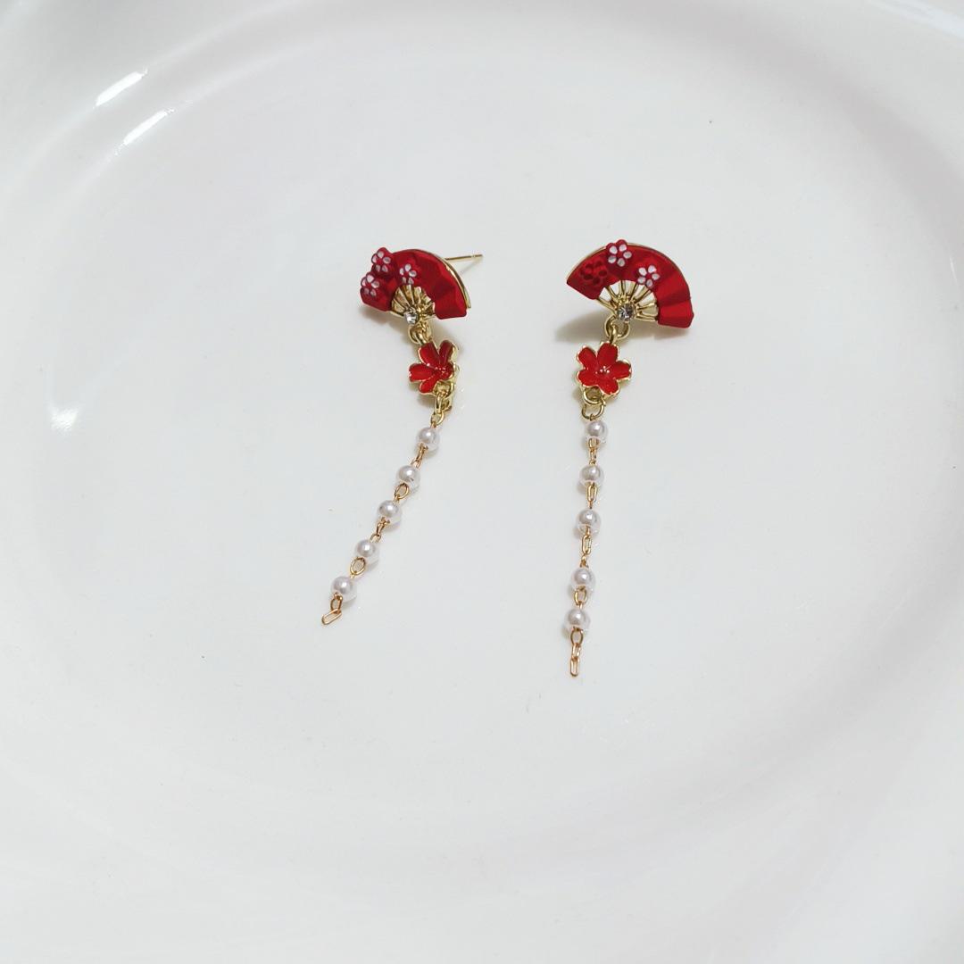 

Серьги Ankola Red неправильной формы в форме веера для невест в стиле чонсам Fan pearl tassel style красный