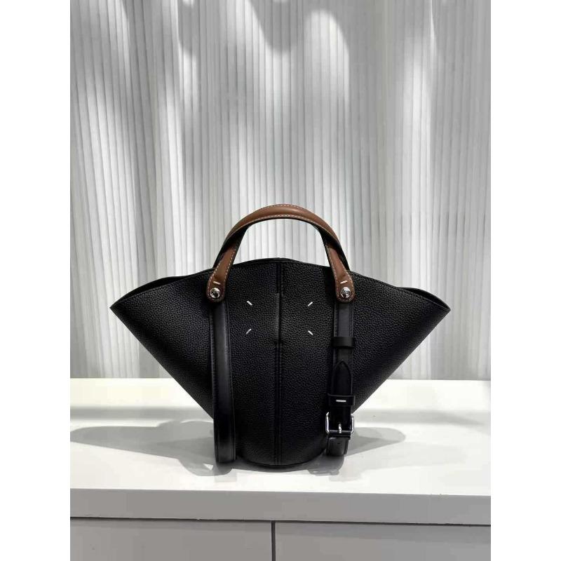 

Niche design bucket bag women s new versatile portable shoulder underarm bag lychee pattern fan vegetable basket women s bag 35*20*9cm чорний