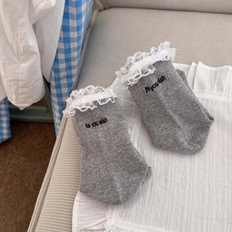Ladies Spring and Summer Lace Lace Letter Sweat Absorbing Leisure Boneless Tube Socks