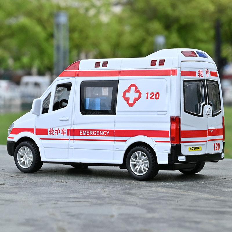 New 1:32 Simulation Ambulance Model Alloy Pull Back Sound and Light Die-casting Car Toy Special Vehicle Children's Toy Gift