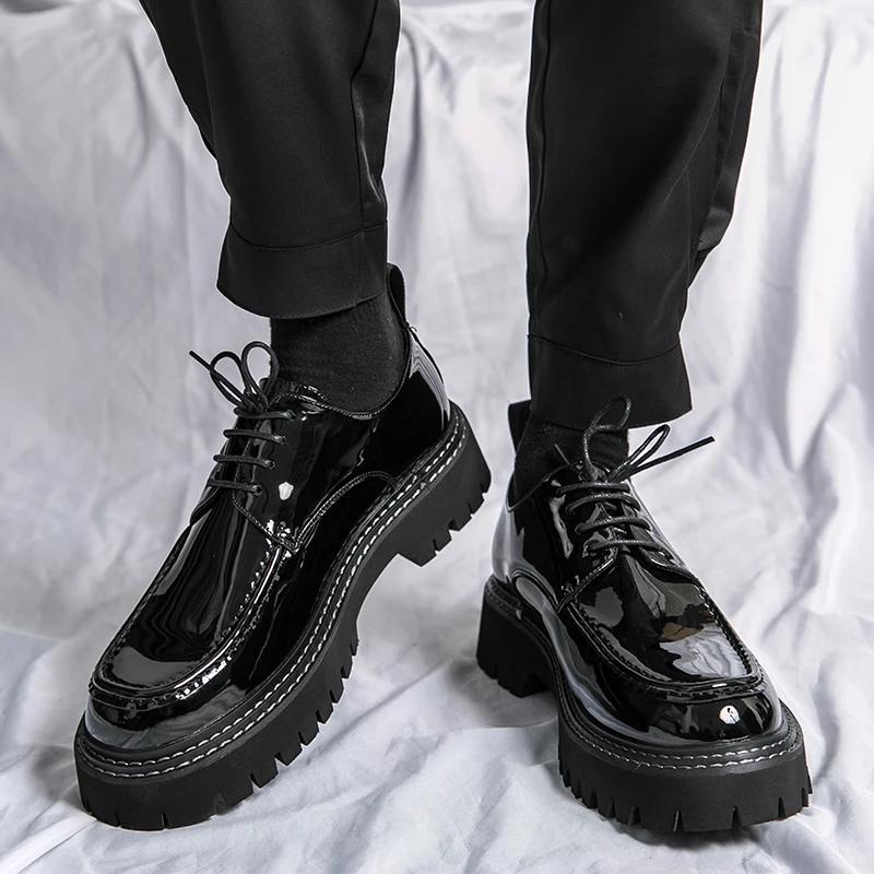 Nye Oxfords for menn Svart lakkskinn Snøring Rund tå Herresko Formelle Business Håndlaget