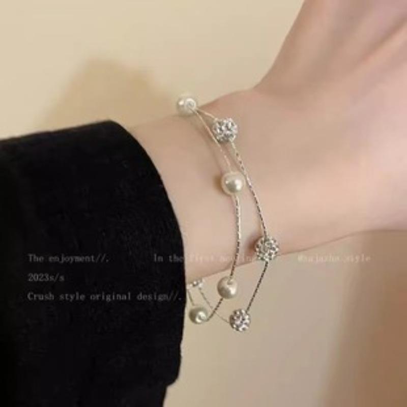 Cool Pull Temperament Winter Snowflake Exquisite Light Luxury Niche Design Zircon High-End Jewelry Adjustment Fashion Bracelet