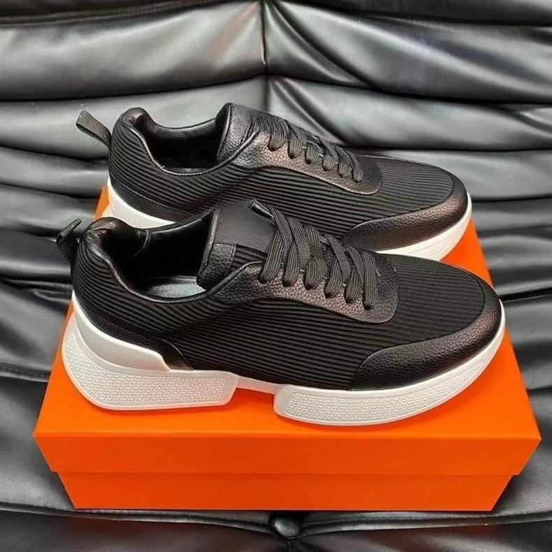 Trendiga Herrskor med Högt Värde Mångsidiga Modeller Moderiktiga och Bekväma Tjocksulade Splicing Snörskor Casual Skor