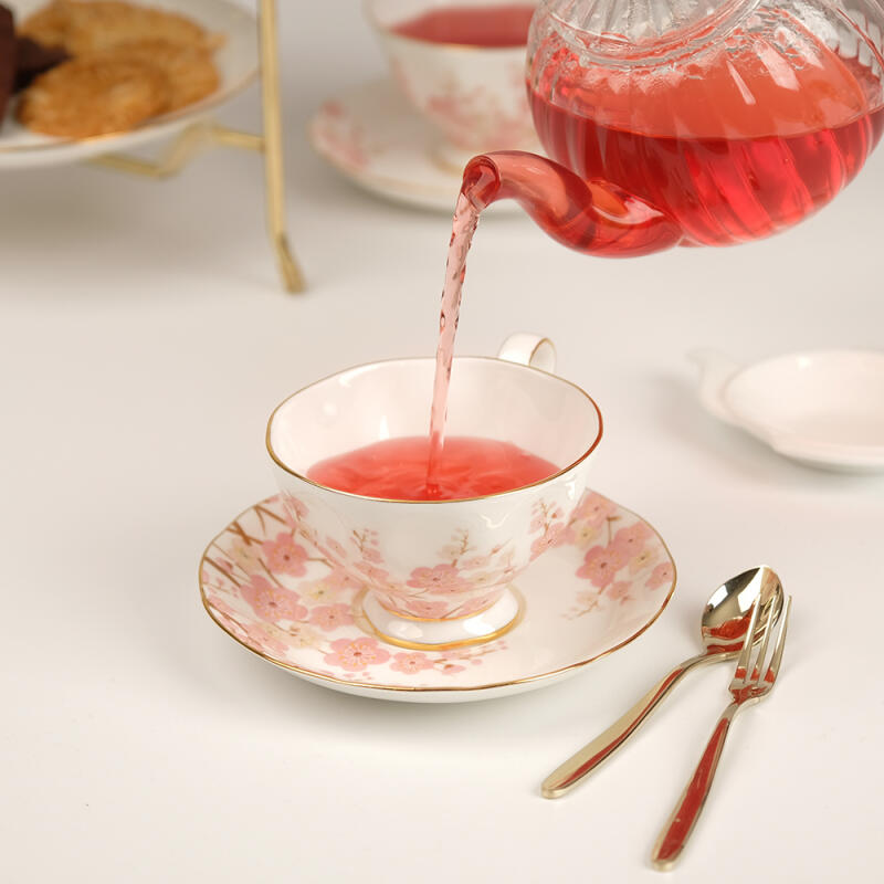 [Teacup] Dear Catherine Goldrim Cup Saucer Cherry White