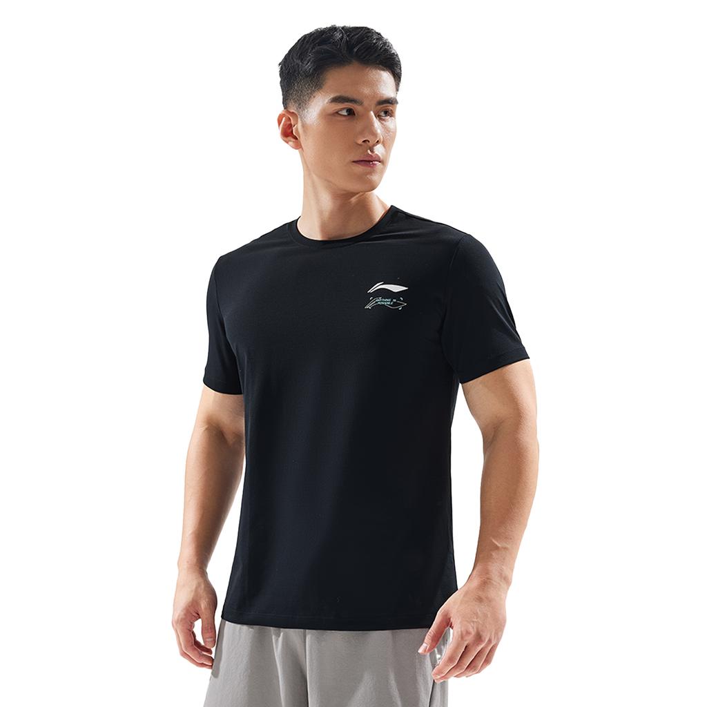 Li-Ning Schnelltrocknendes Einfaches Buchstabenlogo-Print Bequemes Rundhals Kurzarm T-Shirt Herren Tops Schwarz ATSV399-7