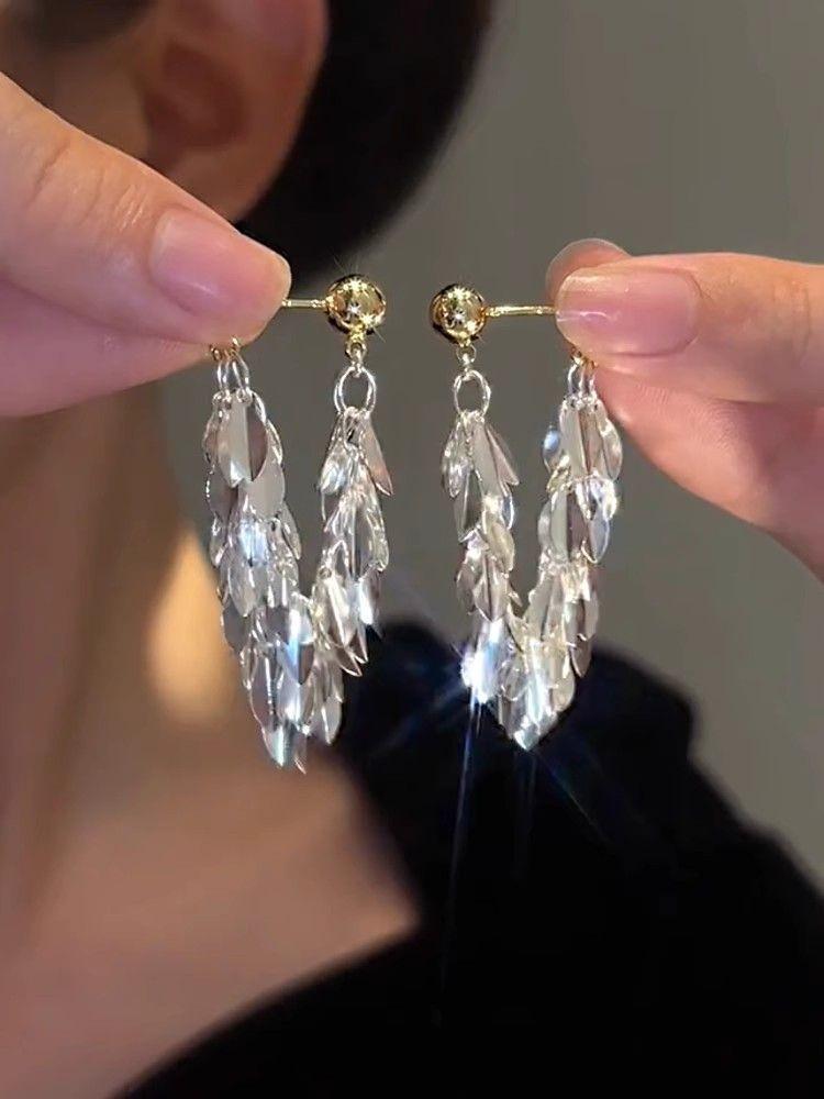 Elegant Versatile Leaf Tassel Earrings: Women s Light Luxury Fashion Trend серебряный