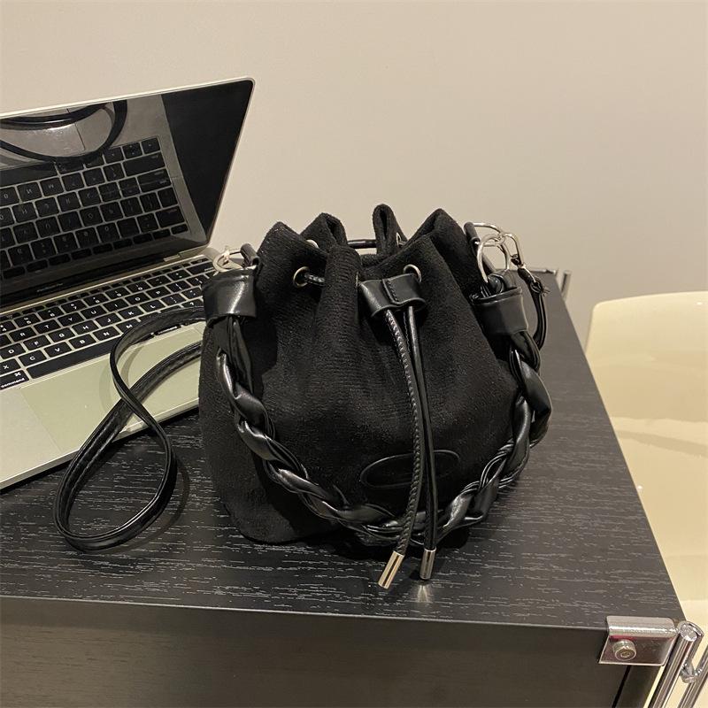 

Сумка женская с матовой текстурой, весенняя, новая, ретро, иностранная, газовая, сумка-ведро, корейская, универсальная, сумка-мессенджер single package чёрный