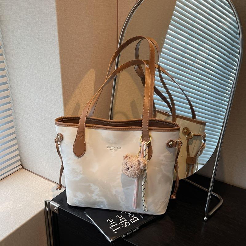 Large-capacity bag women's new summer versatile shoulder bag casual texture commuter tote bag