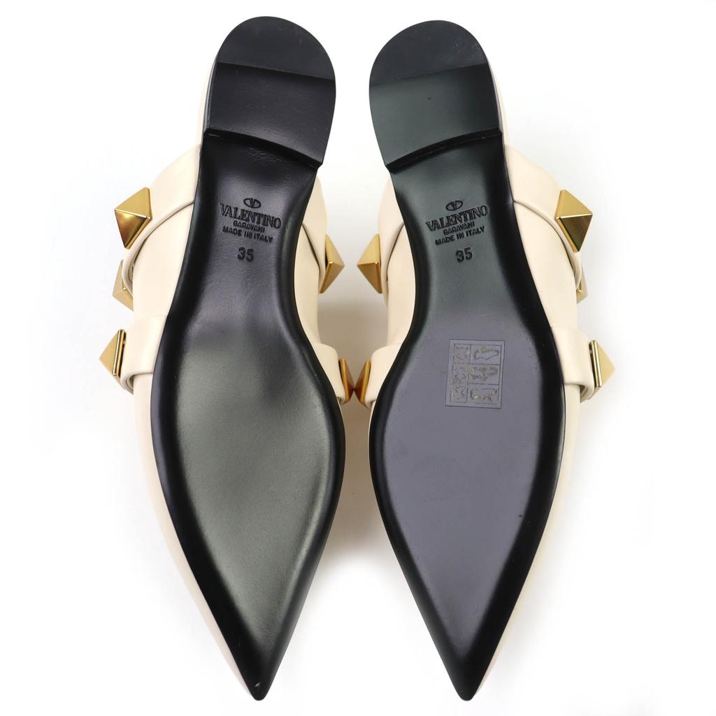 Vynikající Valentino Garavani Mules Římský cvoček ploché mule sandály Slonová kost 35 WW2S0BK8 Použité