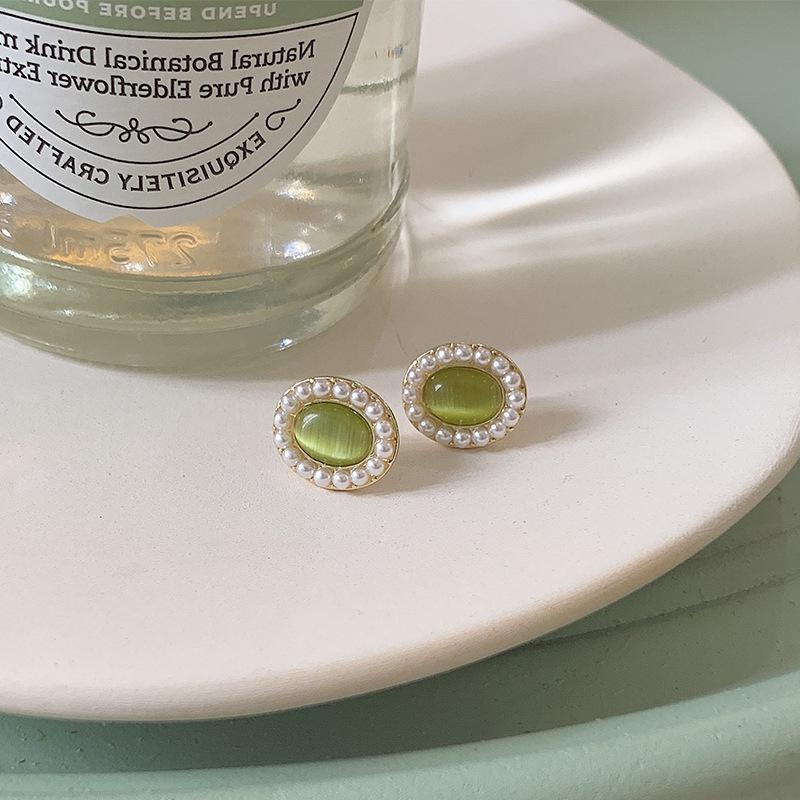 """Florence"" Vintage Perlen- und grüner Katzenaugenstein Ohrclips - Elegante, vielseitige Ohrringe für Frauen ohne durchstochene Ohren"