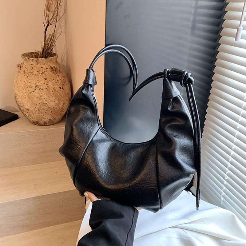 High-end bag women's large-capacity new trendy autumn and winter retro niche design messenger bag commuter dumpling bag