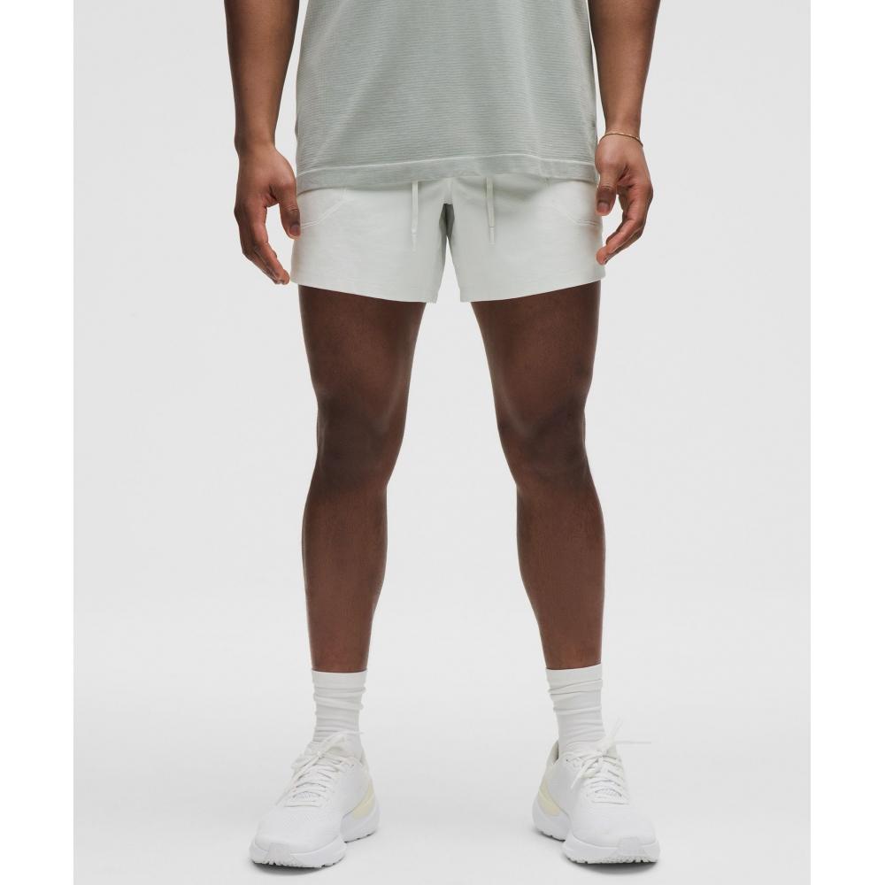 

Lululemon License To Train Linerless Short 5 Updated Vapor XXL/5