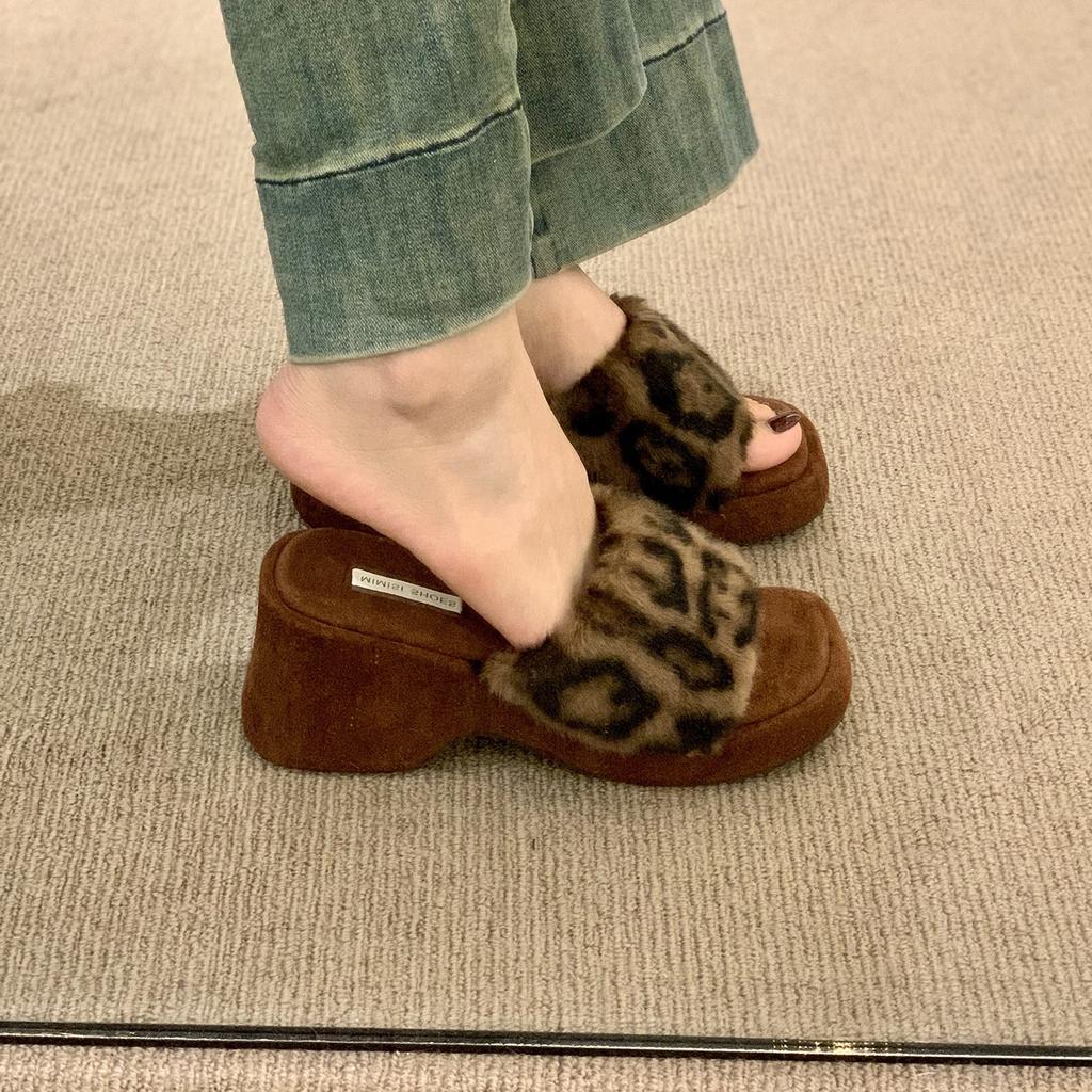 Wedge heel vintage French versatile wool shoes women's shoes wear the new fall 2025 high heels plush slippers