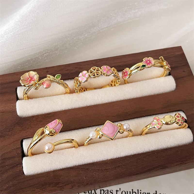 Medieval Enamel Peach Blossom Opening Ring Flower Light Luxury High Sense Niche Design Sense Fashion Retro Gold Ring