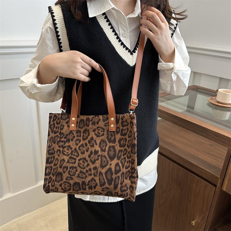 Premium Leopard Print Women's Bag Big Bag 2025 New Bag Fashionable Foreign Style Single Shoulder Large Capacity Commuter Tote Bag