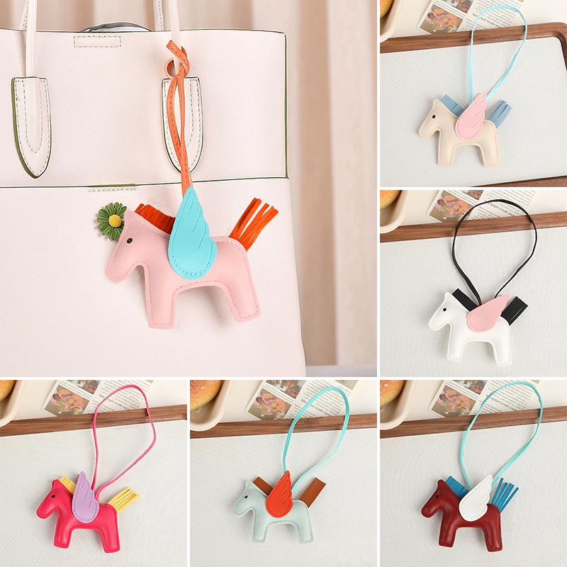 1Pc Horse Pendant Minimalist Bag Pendant Creativity Wing Decoration Cartoon Color Blocking Leather Pendant Car Keychain
