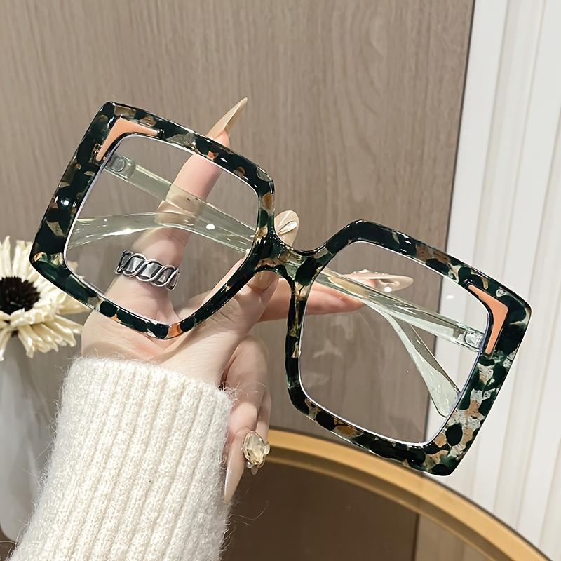 

Chic Oversized Square Frame Clear Lens Glasses - Vintage-Inspired, Blue Light Blocking, Fashion Accessory for Women зелёный