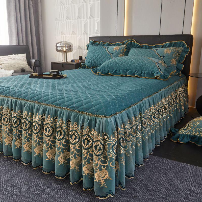 3pcs Set Autumn/Winter Thickened Faux Crystal Velvet Quilted Heart Patchwork + Raised Lace Layer with Straps: 1pc Bed Skirt + 2pcs Pillowcases