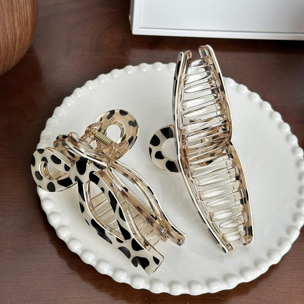 Large Retro Cow Print Hair Claw Clip Elegant Design Ideal For Trendy Hairstyles Womens