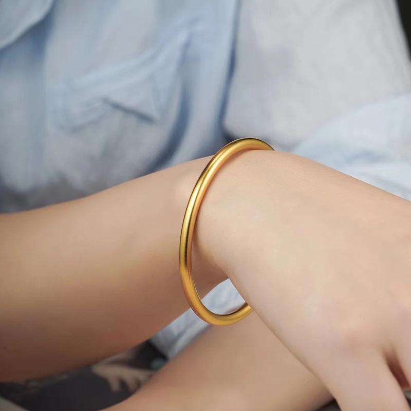 Vintage Matte Gold-Tone Bangle - Women's Classic Textured Bracelet