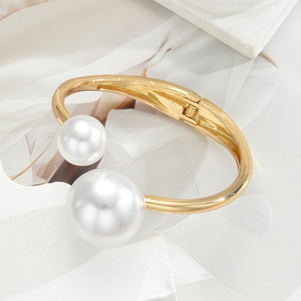 Einfache Große Perlen Goldfarbene Armreifen für Damen Punk Übertrieben Geometrisch Glattes Armband Mode Tägliches Tragen Schmuck Geschenke