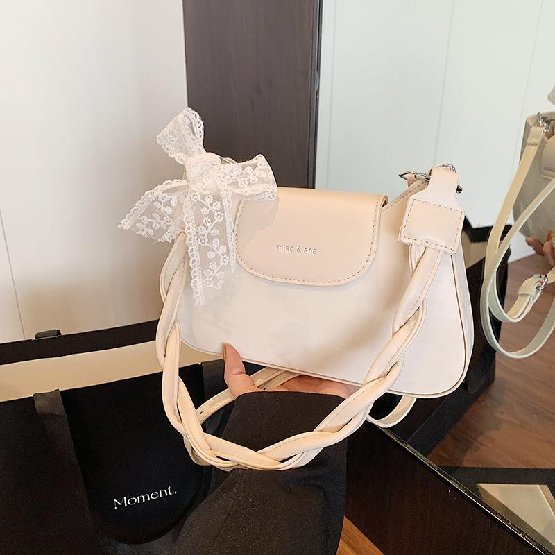 Niche design high-end underarm bag new fashion versatile shoulder messenger bag commuter baguette bag