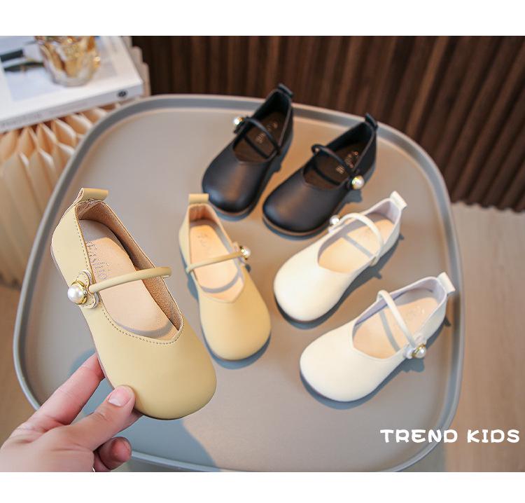 Kinder-Lederschuhe mit weicher Sohle - Britischer Stil, Frühling/Herbst, für Mädchen mit magischen Klettverschlüssen.