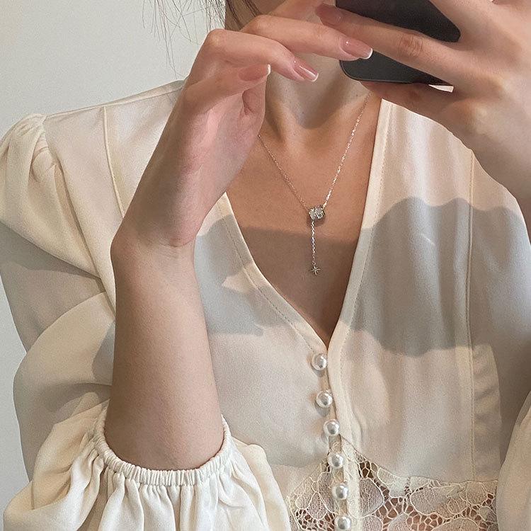 Elegant Metal Heart Clavicle Necklace for Women - Light Luxury Design