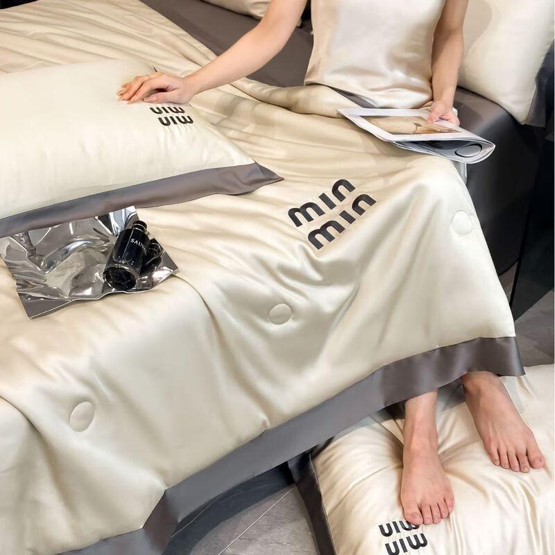 Bestickte Sommerkühlbettdecke aus Eisseide 4-teiliges Set