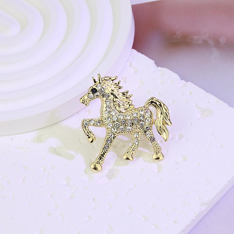 European Retro Diamond-Encrusted Galloping Horse Brooch - Unique and Stylish Animal Pin Corsage Accessory