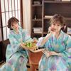 Dámské japonské kimono a yukata šaty pro formální fotografování