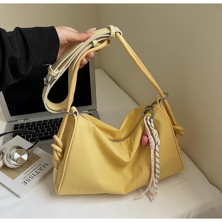 

2025 new candy color canvas bag girl simple fashion pillow bag large capacity casual lazy wind messenger bag жёлтый