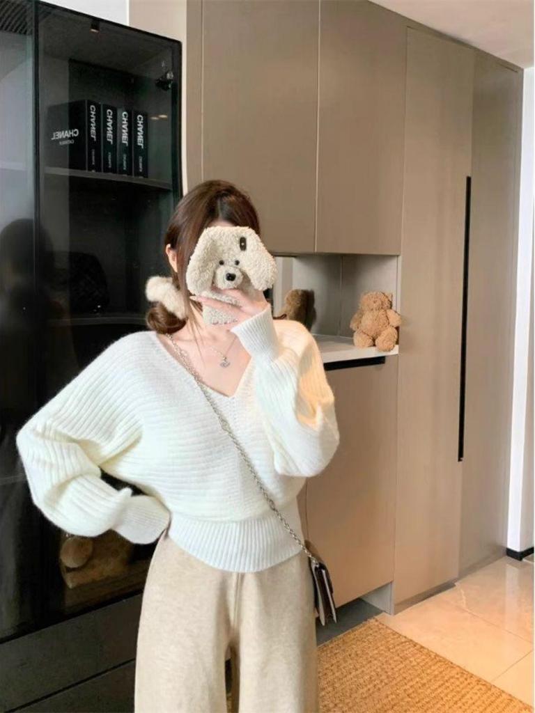In-Stock: Women's Elegant Long-Sleeve Knit Sweater - Solid Color, Slimming, Versatile Chic Top for Autumn & Winter